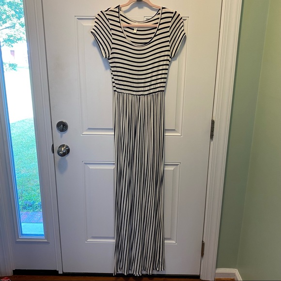 Magic Fit black & white striped maxi sz M soft - Picture 1 of 5